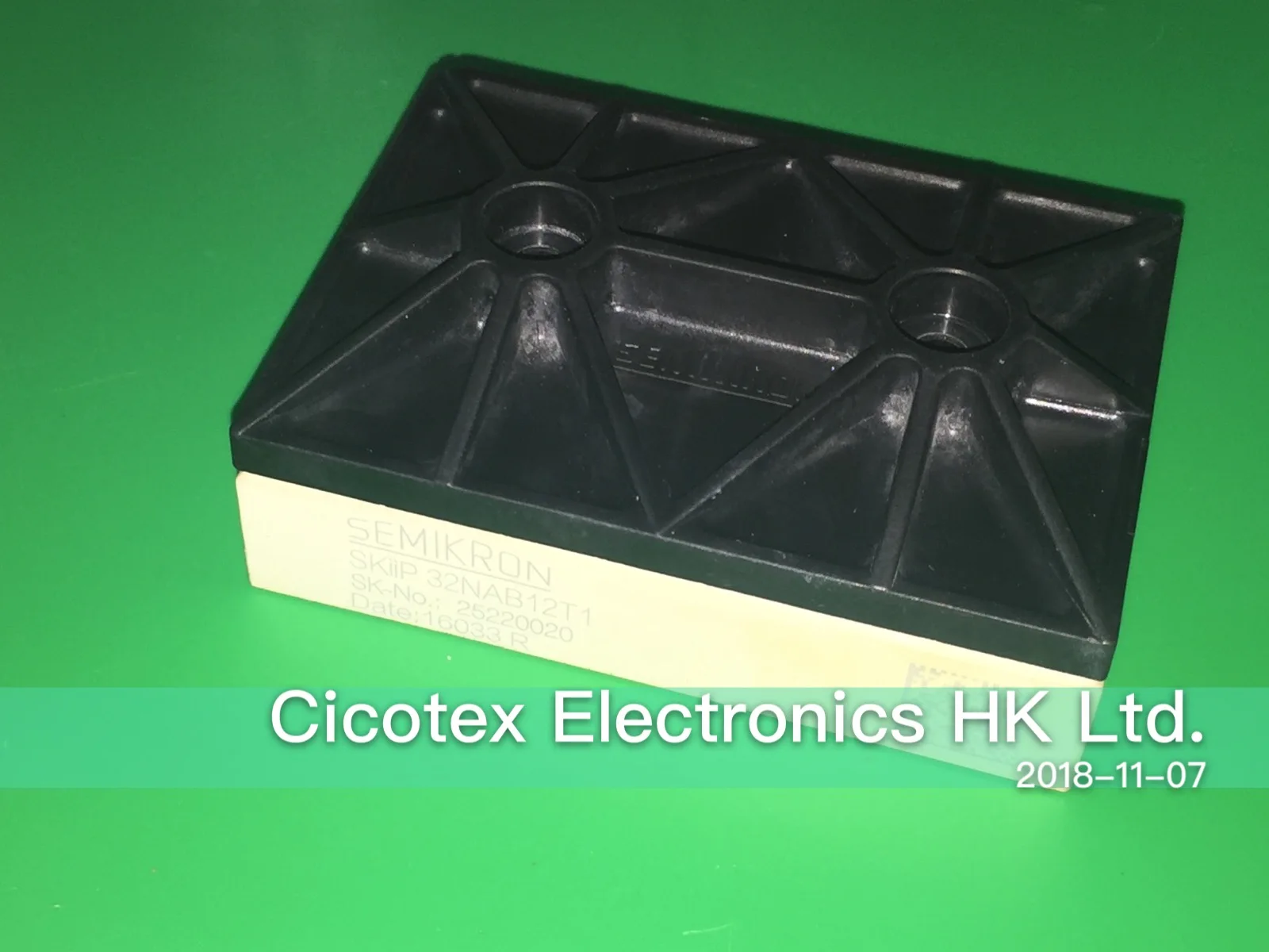 

3-фазный мостовой выпрямитель SKIIP32NAB12T1 + Измельчитель торможения + трехфазный мостовой инвертор