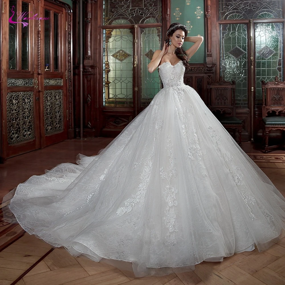 

Waulizane Strapless Ball Gown Wedding Dress With Chapel Train Elegant 3D Flowers And Appliques Princess Wedding Gown