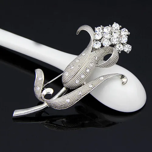 Довольно прозрачная брошь с австрийскими стразами в розницу! Винтажный