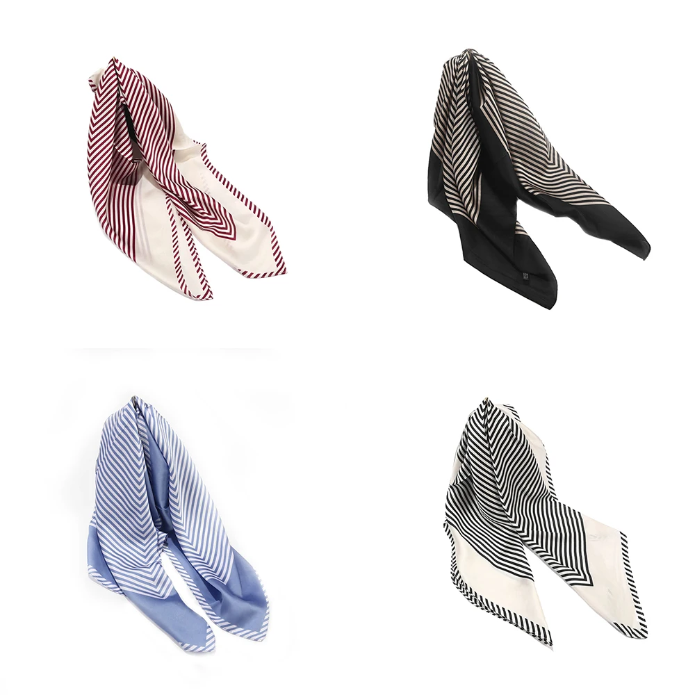 Элегантный Полосатый и лошадь печатных официант в отеле стюардесса бизнес