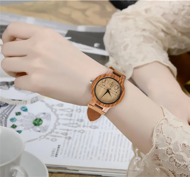 

Cool Wooden Watches Fashion Genuine Leather Band Modern Men Women Quartz Nature Bamboo Wrist Watch Rhombus Analog For Lover Gift