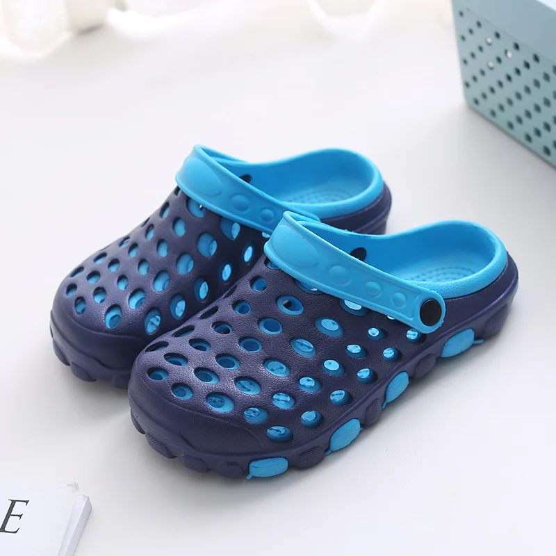 

Ladys Outdoor Sandals Couple Summer Garden Shoes Woman Light Slip Circle Round Toe Beach Slippers Sandals Female Students Shoe