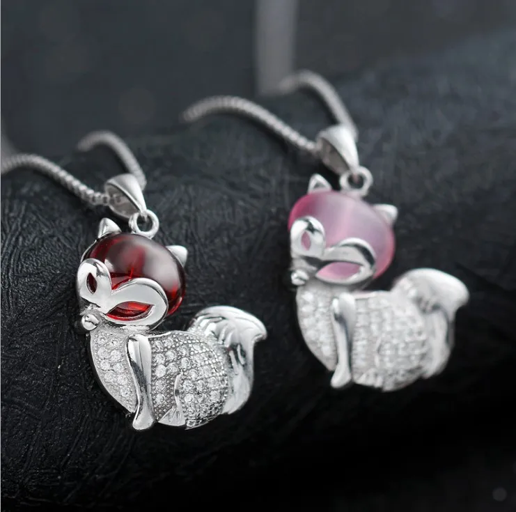 Серебряное ожерелье с подвеской-лисицей из стерлингового серебра 925 с гранатом и опалом для женщин.