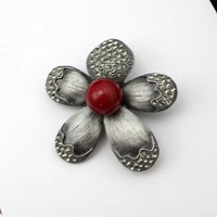 1 Модные трендовые Стразы природный красный камень цветок брошь с лепестками булавка с черным оттенком элегантные женские ювелирные изделия, артикул: BH8136 - Окраска металла: 1
