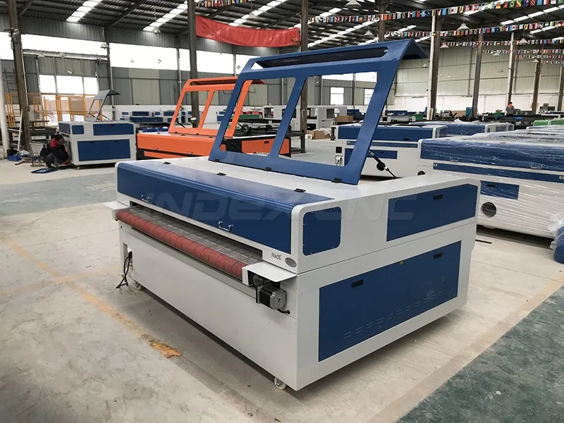 2018 рулон ткани кожи co2 cnc лазерная резка автоматическая подача машина цена 1300*900 мм