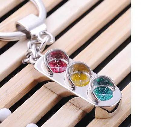 100 шт./лот Модный милый креативный красный зеленый свет брелок для ключей для мужчин и женщин