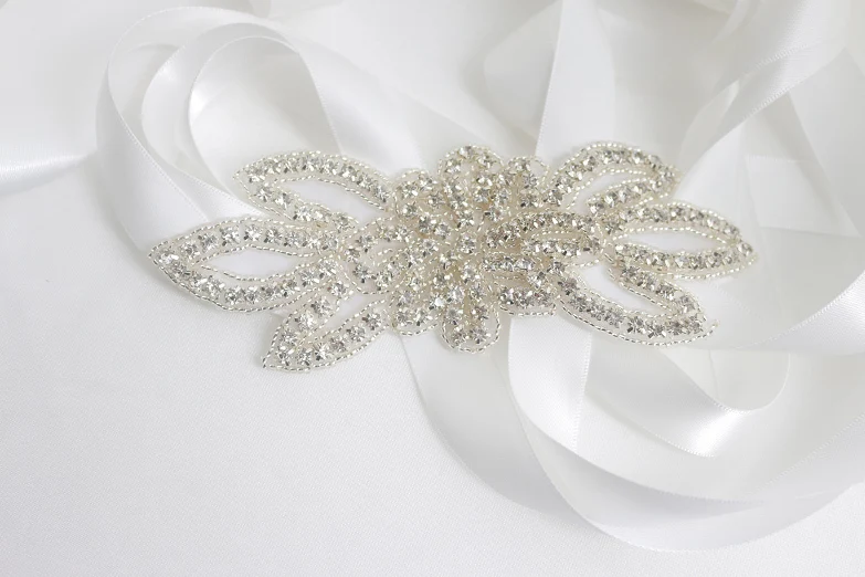 Свадебный браслет с кристаллами и бусинами на заказ свадебные аксессуары
