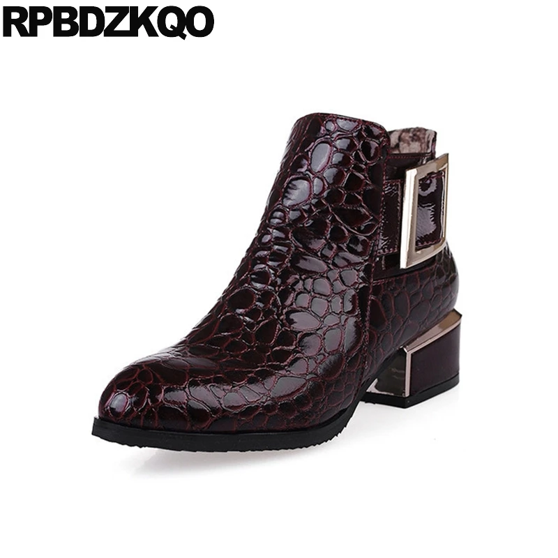 

Женские ботильоны на среднем каблуке, ботинки на платформе, металлические, винно-красные, водостойкие, с острым носком, из лакированной кожи...