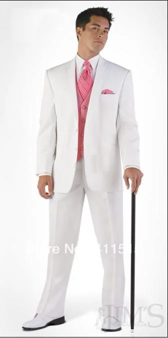 Мужской смокинг черный с отворотом подходит для свадьбы |