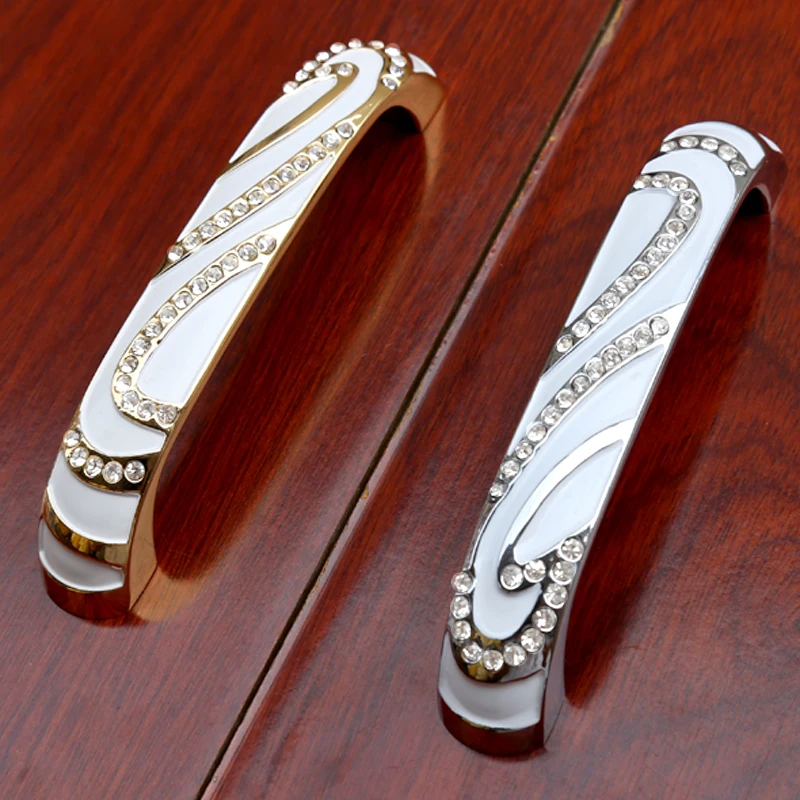 Ручка на дверцу шкафа 128 мм серебристо-белая | Обустройство дома