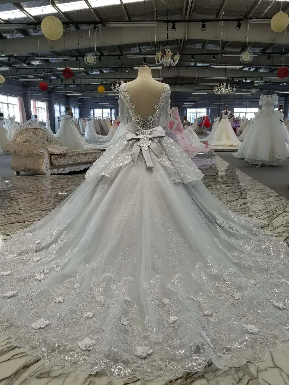 New Design Crystal Saudi Arabia 3/4 Sleeves Ball Gown Gray Wedding Dresses Luxurious Lace Appliques Flowers Beaded Bridal Gowns | Свадьбы и