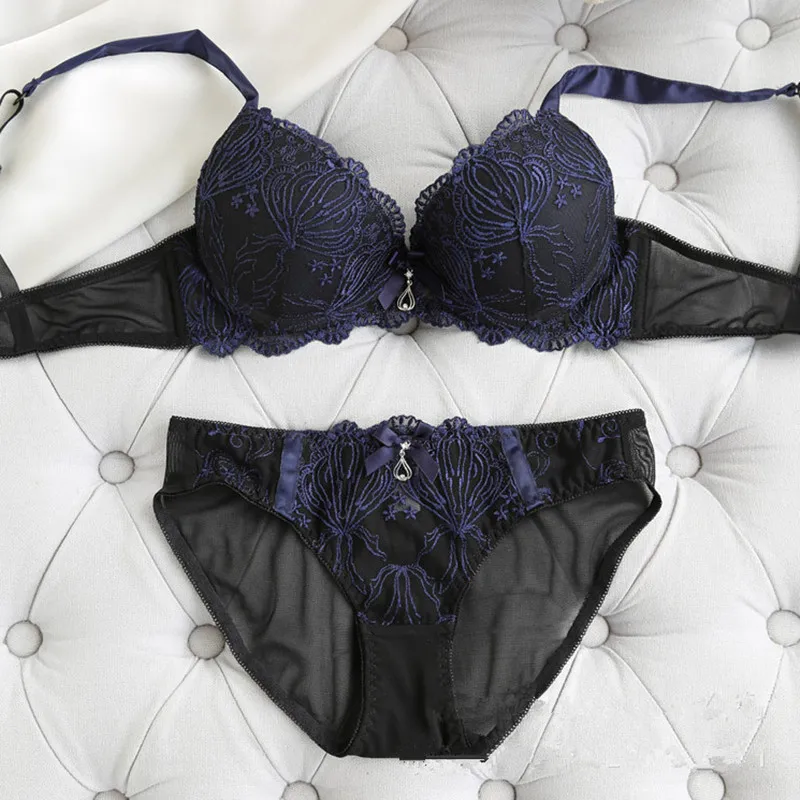 Комплект женского нижнего белья с чашками пуш ап и цветочной вышивкой|seamless bra set|bra