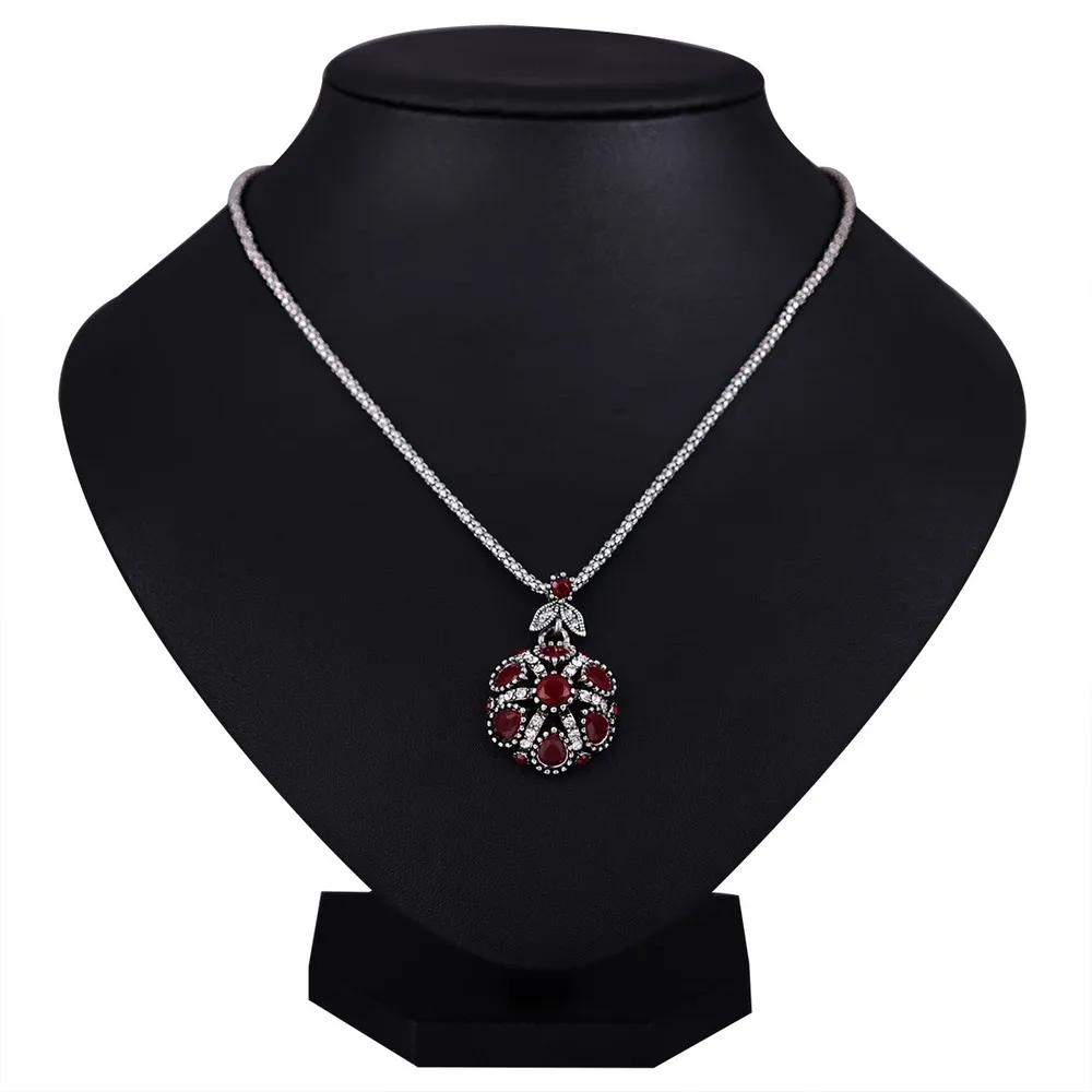 Женское винтажное ожерелье кулон с зелеными кристаллами Красного цвета из