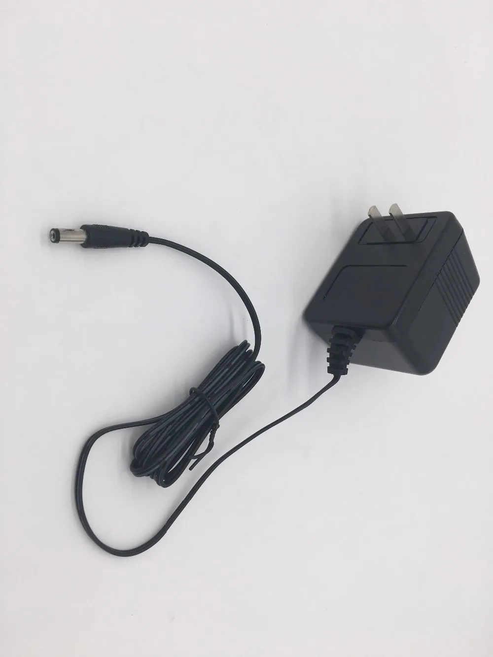 Alctron HA400 4-канальный профессиональный компактный усилитель для наушников для сцены, церковь, студии, включают: DC 15 V адаптер переменного тока