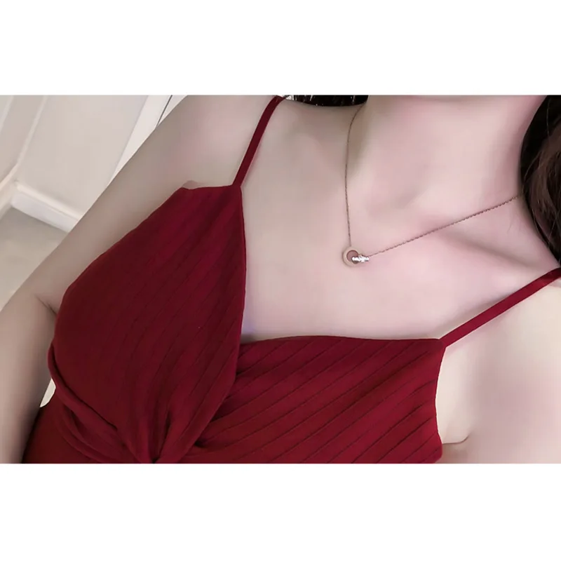 Винтажное короткое платье с v-образным вырезом тонкое летнее на тонких