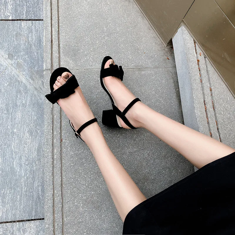 Женские босоножки с бантом YMECHIC розовые бежевые черные из флока на высоком