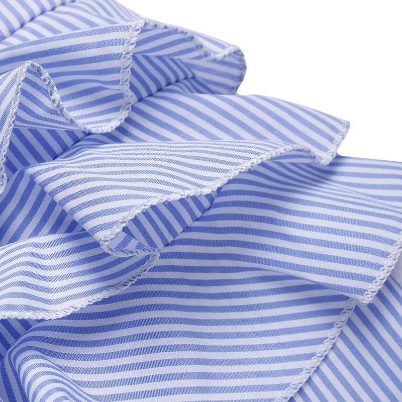 Женская трикотажная блузка в полоску голубая милая составного кроя с оборками и