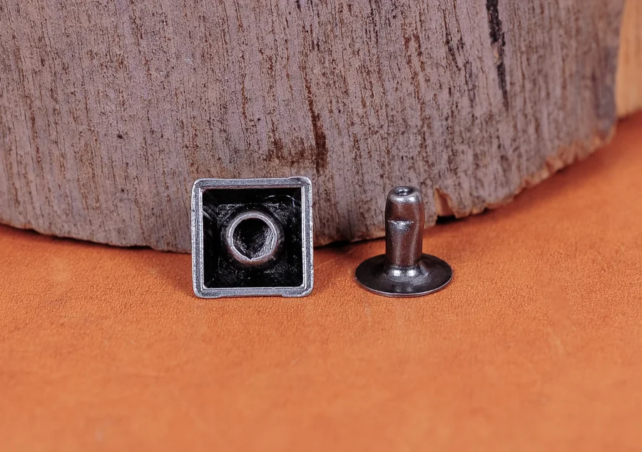 50x Ретро Серебряные квадратные конусные Шипы Заклепки для украшения кожи |