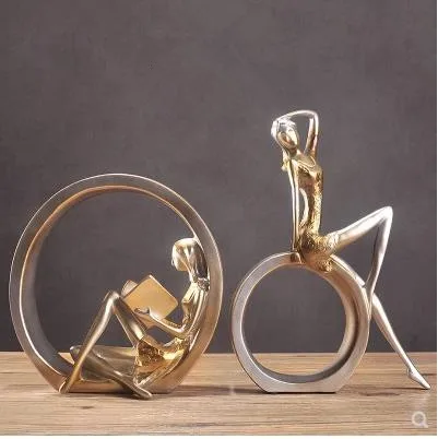 

Modern girl crafts ornaments, home desktop decoration, beautiful student gifts