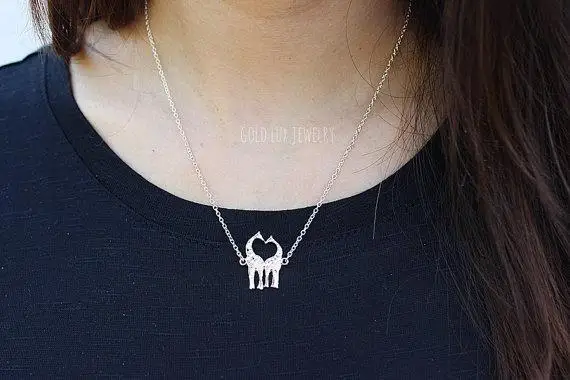 

ZMZ 50pcs/lot 2018 Europe/US fashion Cute Heart Loving Giraffes Necklace Simple lovely Twin Giraffe Deer Necklace for Couples