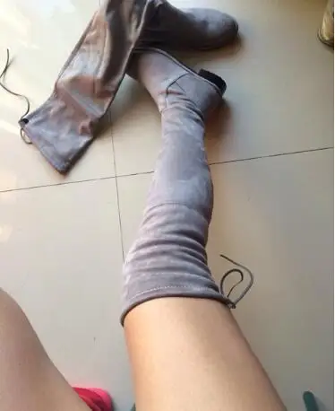 2017 г. сапоги ботфорты на низком каблуке замшевые облегающие высокие винного