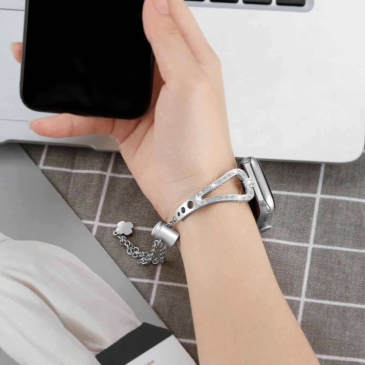 Для женщин алмаз ремешок для наручных часов Apple Watch 38 мм, 42 мм, 40 мм 44 наручных часов iwatch, 5 группа серии 4/3/2/1 Нержавеющая сталь металлический браслет