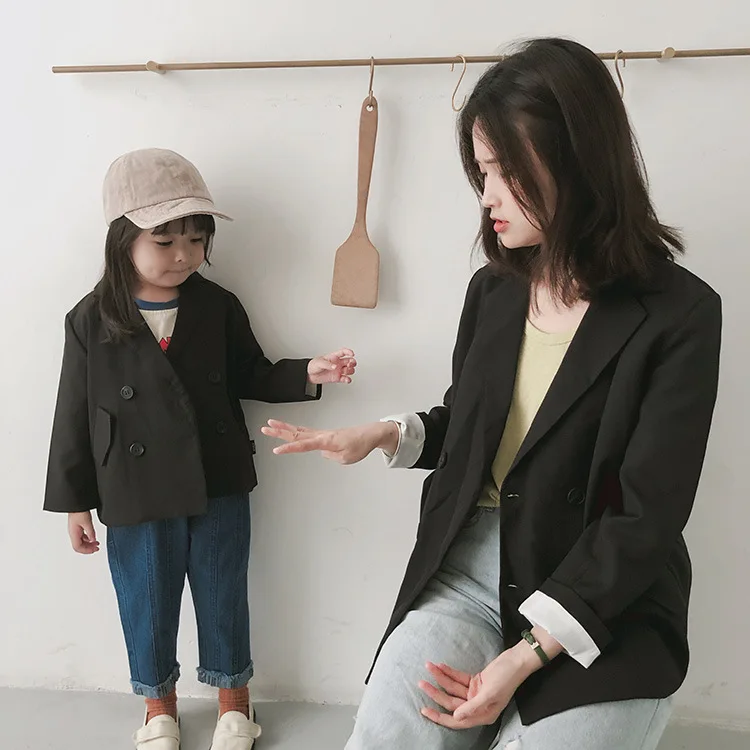 Семейные комплекты для мамы и детей пальто с двумя пуговицами ветровка
