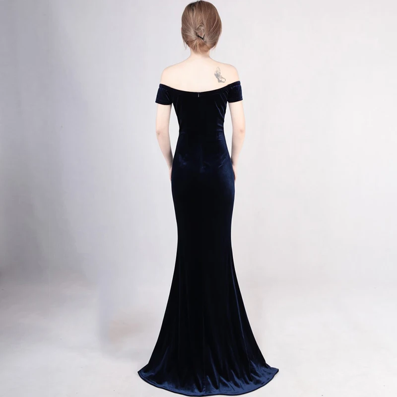 Синие бархатные вечерние платья с v образным вырезом и открытыми плечами