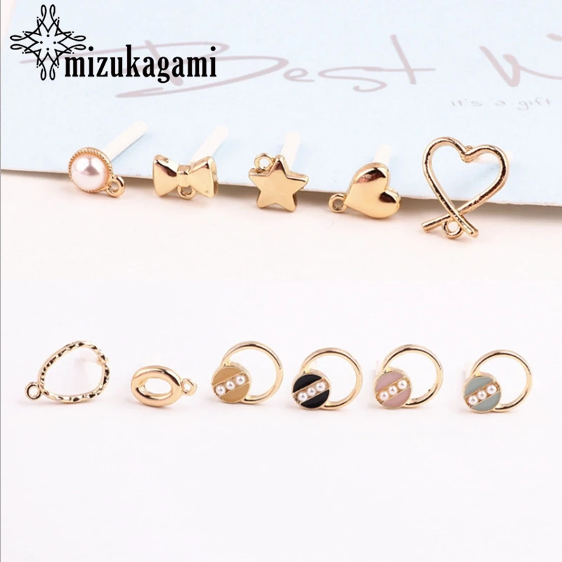 Серьги-подвески с жемчугом коннектор золотыми геометрическими элементами