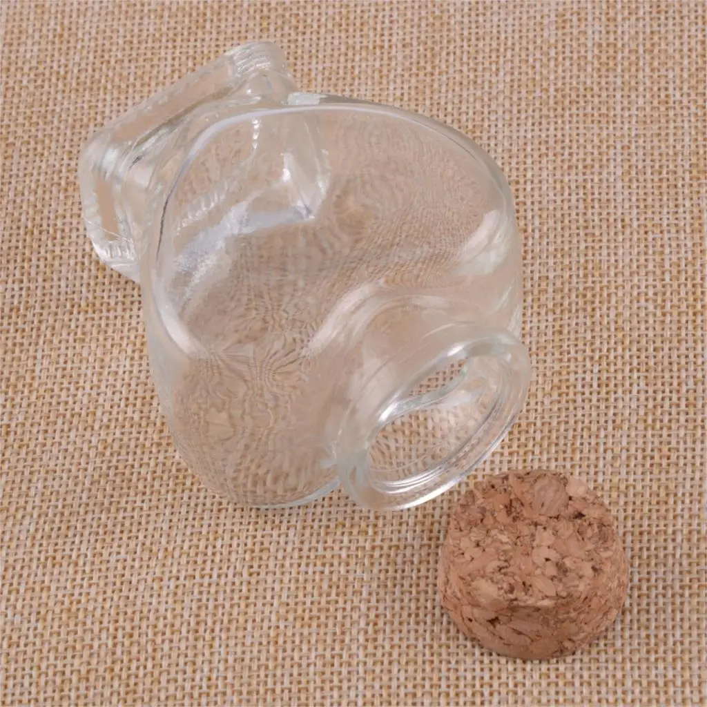 Маленький прозрачный стеклянный контейнер для хранения в форме сердца бутылки с