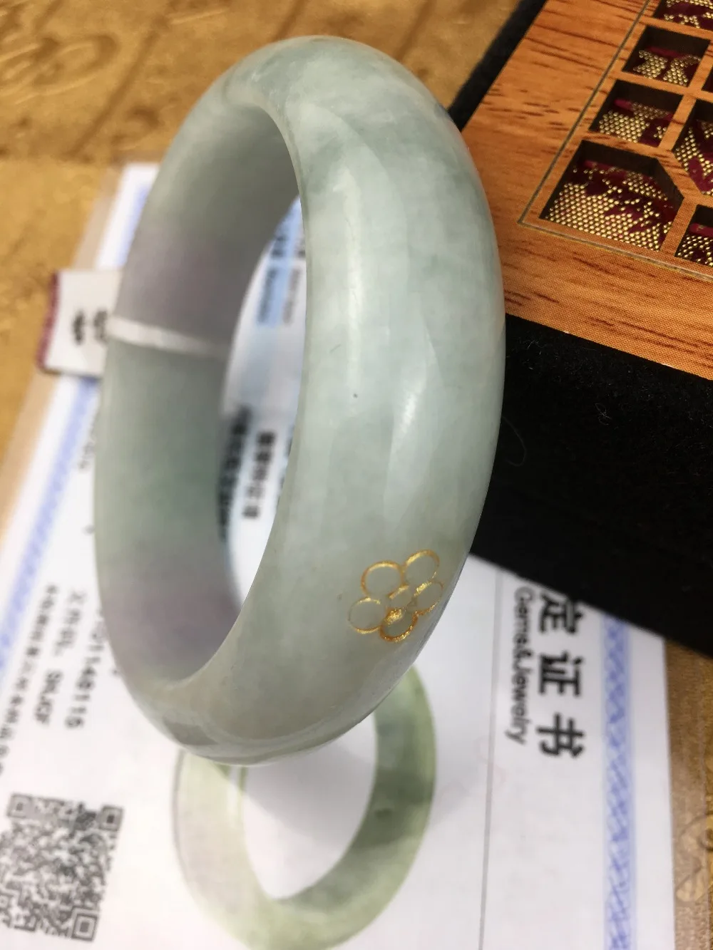 Отправить сертификат натуральный Жадеит браслет светло-зеленый двухцветный