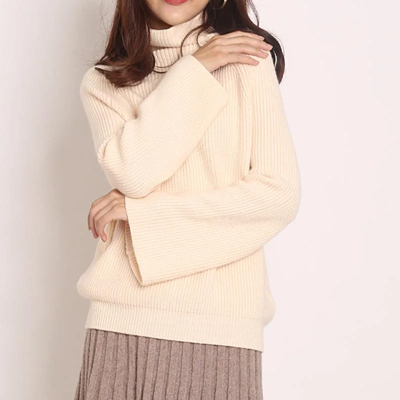 Кашемировый трикотаж Женская водолазка с длинным расширяющимся книзу рукавом