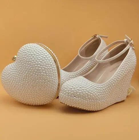 white shoe with bag BaoYaFang/женские свадебные туфли с сумочкой в комплекте; Туфли на высокой танкетке с сердечком; белые/бусинки пирожное с кремом вечерние туфли и сумочка; новое поступление - Цвет: white shoe with bag