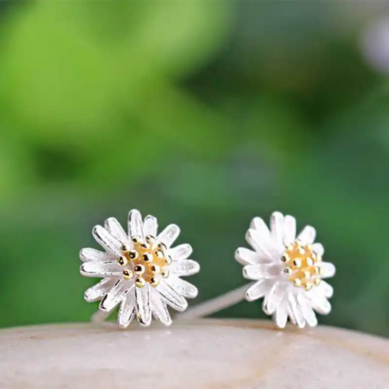 Серьги-пусеты в виде ромашек простой милый маленький подарок модные