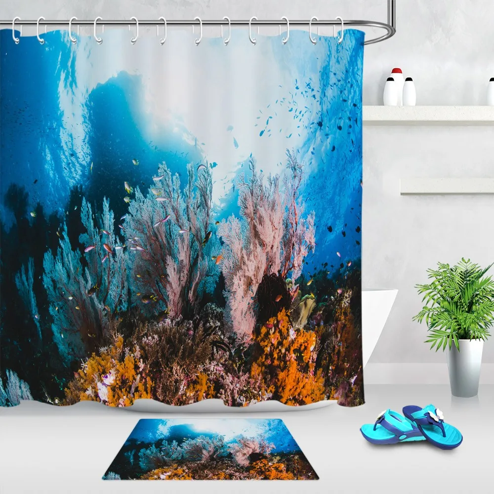 Занавеска для душа с синим морем и яркими коралловыми маленькими рыбками набор