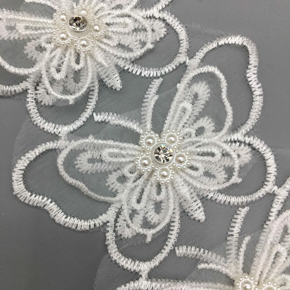 Свадебное платье с вышивкой в виде бабочки жемчугом | Дом и сад