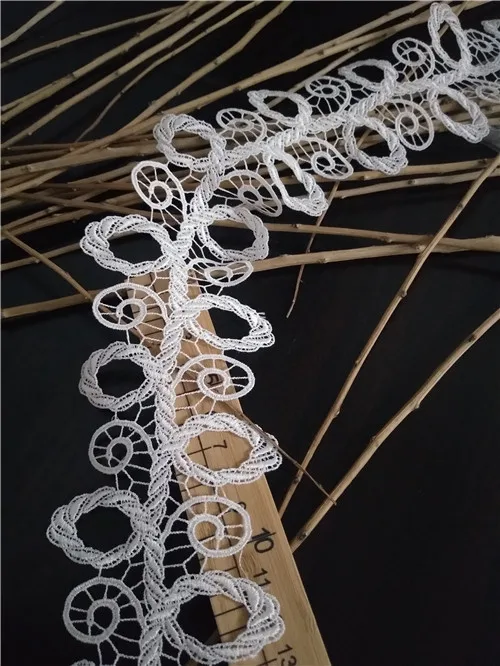 1 ярд грязно-белый кружевной отделкой маленькие цветы Кружева Швейные аксессуары