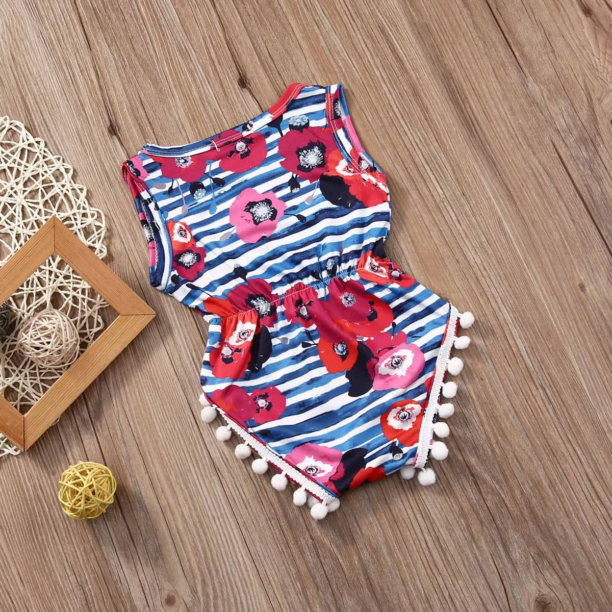 Новинка модная одежда для новорожденных девочек боди в полоску с цветочным