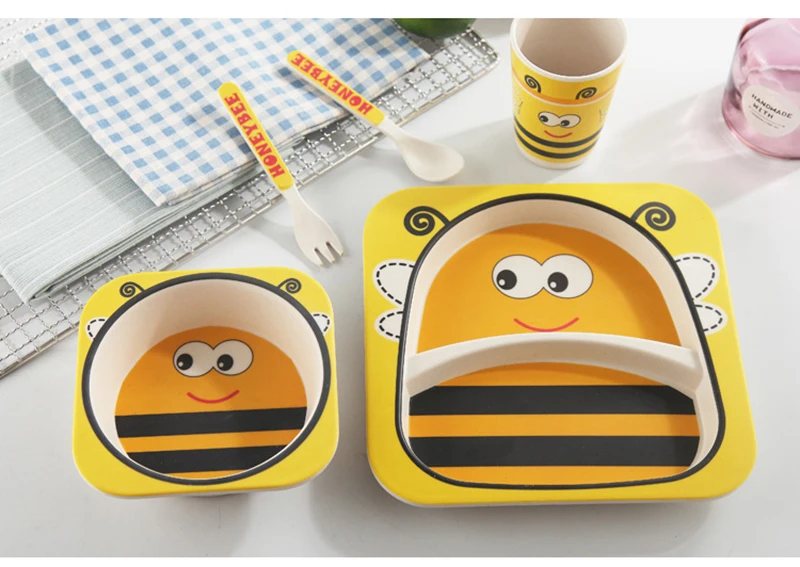 A set of children's dishes, cutlery, creative gifts for children. Environmentally friendly children's bamboo dishe.s./5 pieces
