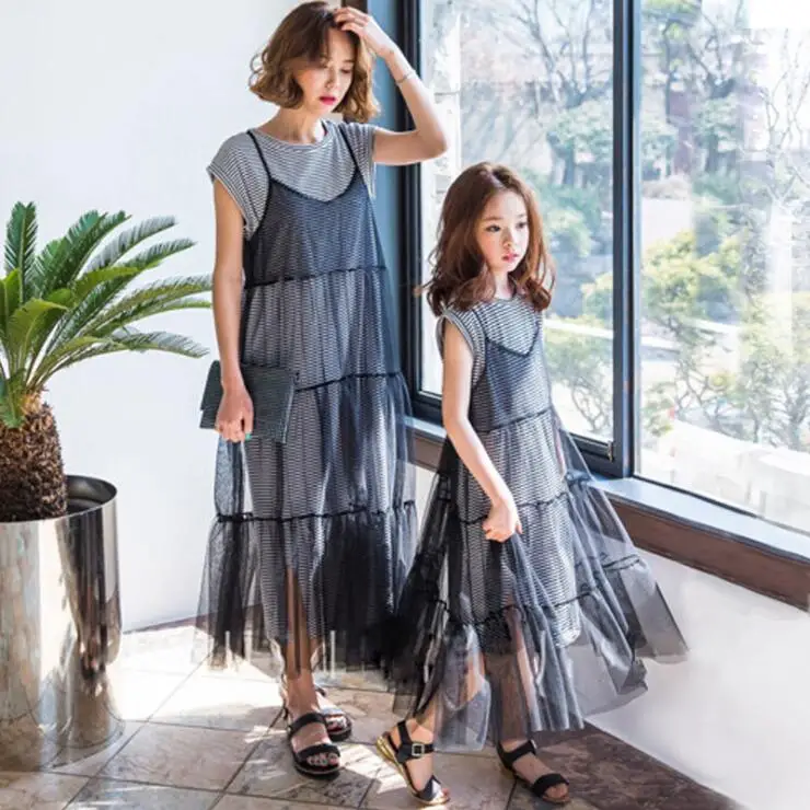 Для мамы и дочки комплект одежды Одежда для всей семьи платье в полоску Сетчатое 2