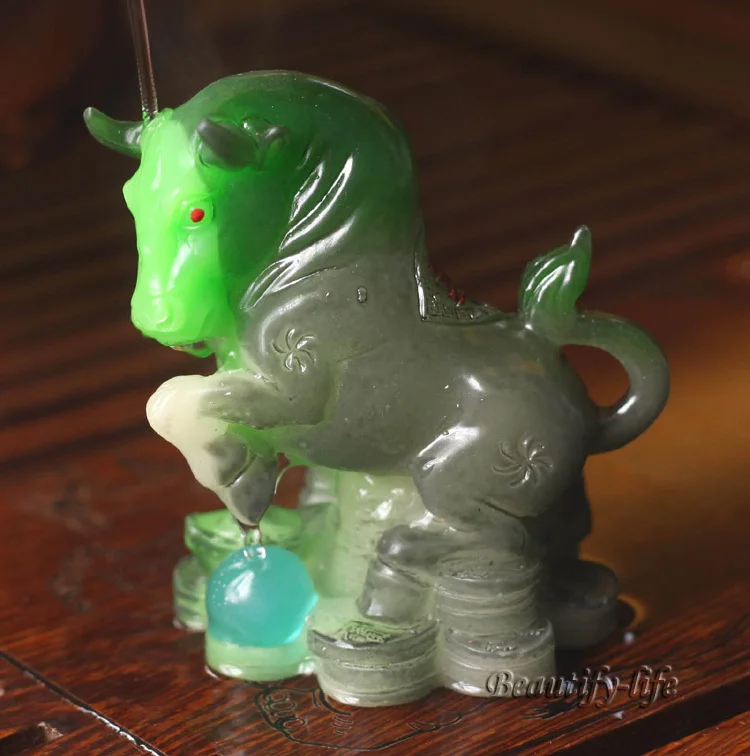 Зеленый бык подвески на удачу китайский зодиак Shenxiao аллохроический талисман