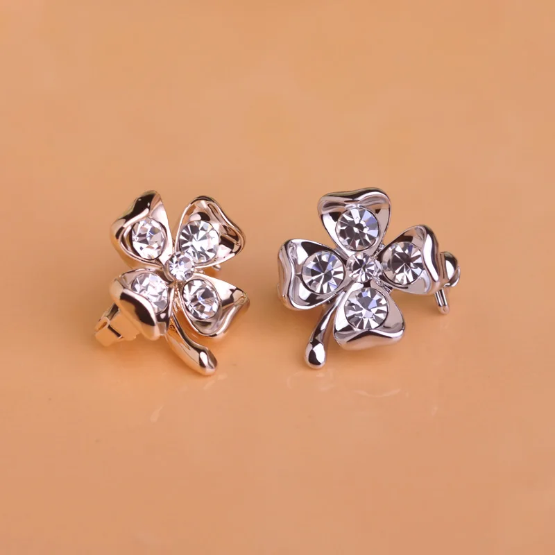 

Fine Crystal Clover Brooch Pins For Girls Collar Suit Clips Gold-color Metal Corsage Small Size Jewelry Clothes Accessories