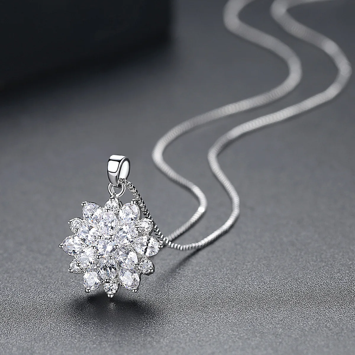 Модное ожерелье с подвеской в виде цветка цепочка кубическим цирконием
