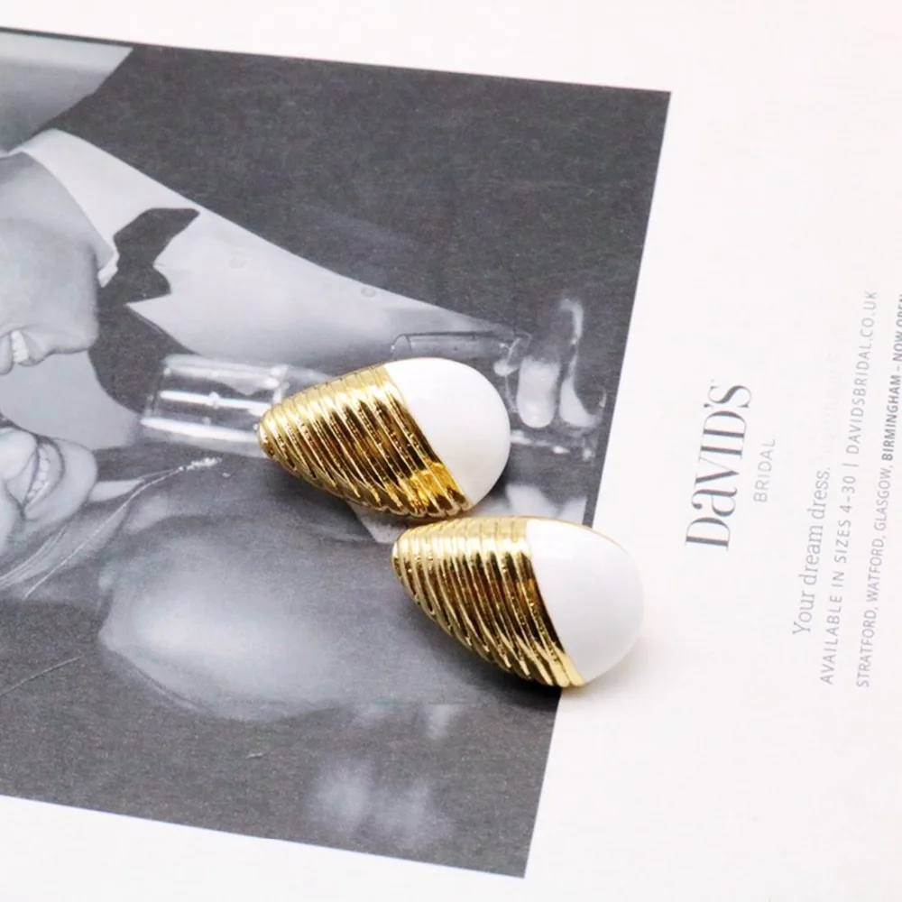 

Teardrop Alloy White Enamel Sweet Stud Earring