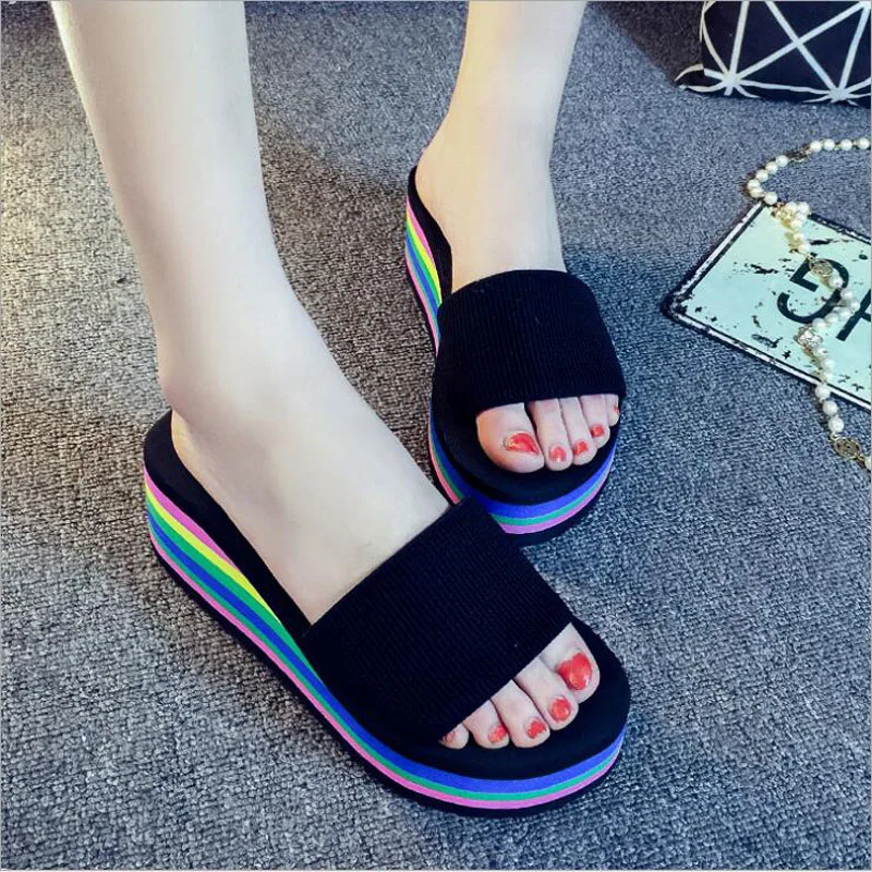 Шлепанцы женские на платформе пляжная обувь танкетке высокий каблук брендовые