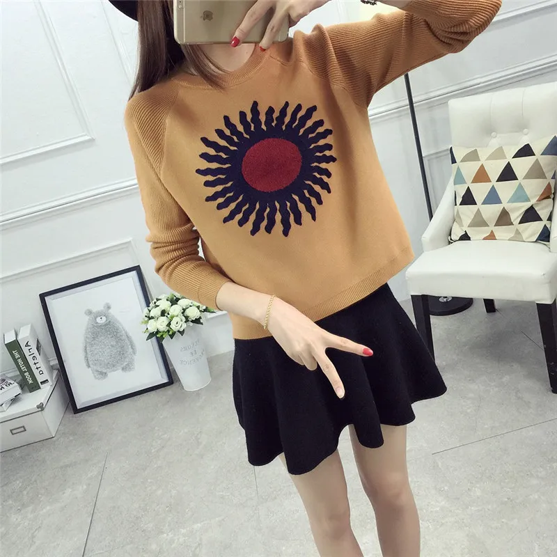 Повседневный короткий пуловер с круглым вырезом и цветочным принтом длинными