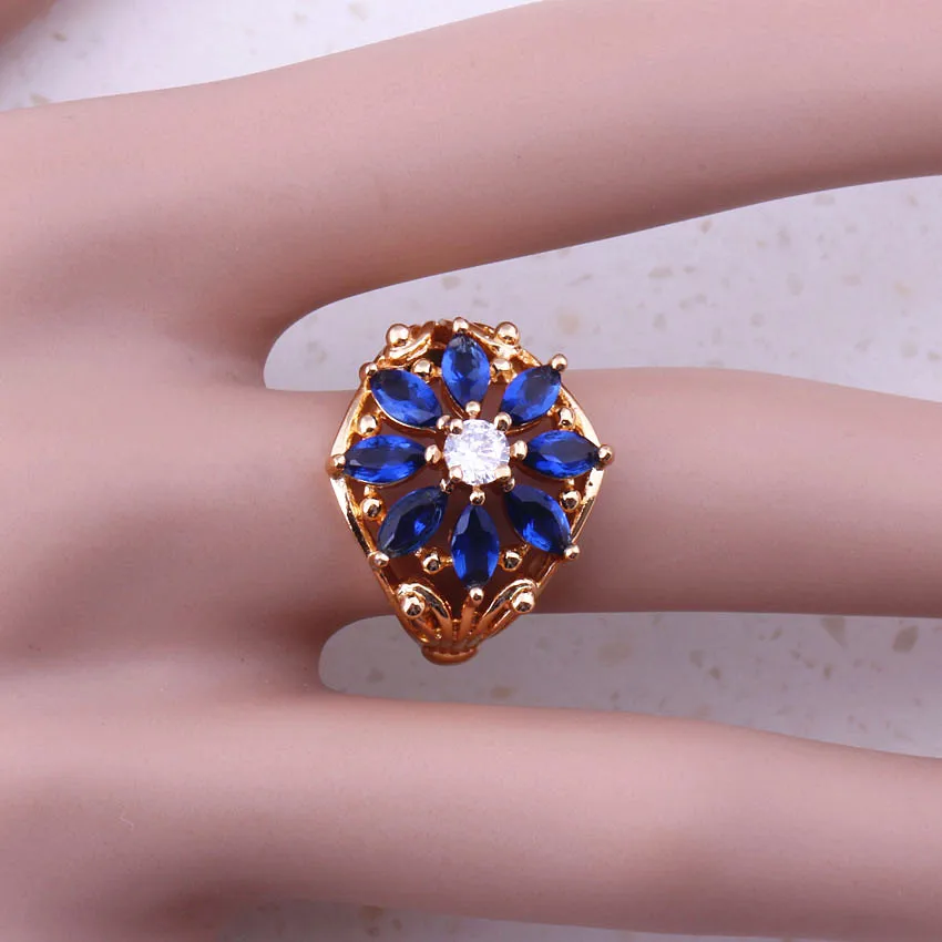 Кольцо женское под золото с имитацией кристалла в подарочной коробке I0100 |