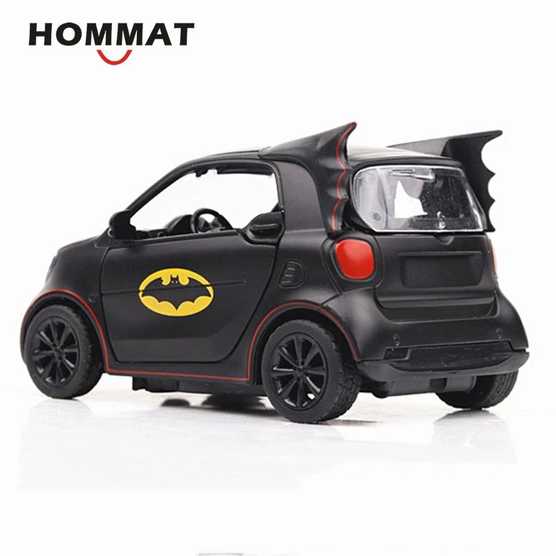 HOMMAT моделирование 1:36 Масштаб Бэтмен шаблон Smart Fortwo модель автомобиля литая модель игрушечного автомобиля модель автомобиля металлический коллекционный подарок