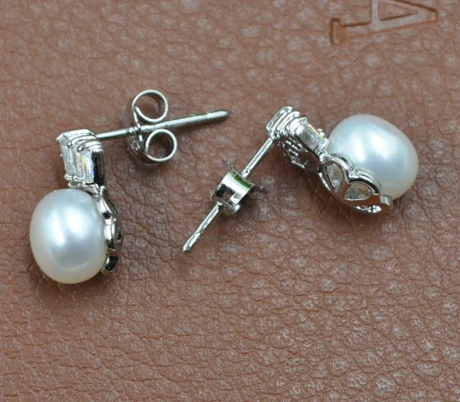 В партии 10 пар размером 7-8 мм Серьги из натурального пресноводного жемчуга |