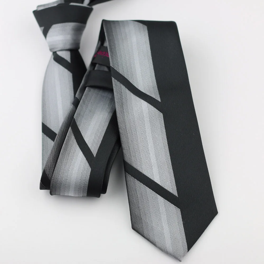 Мужской галстук-бабочка LAMMULIN черный с серыми полосками жаккардовый тканый